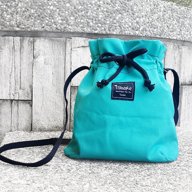 極簡約帆布水桶包-湖水藍 隨身包 / 斜背包 / 斜肩包 / 護照包 / 束口包 - 側背包/斜孭袋 - 棉．麻 藍色