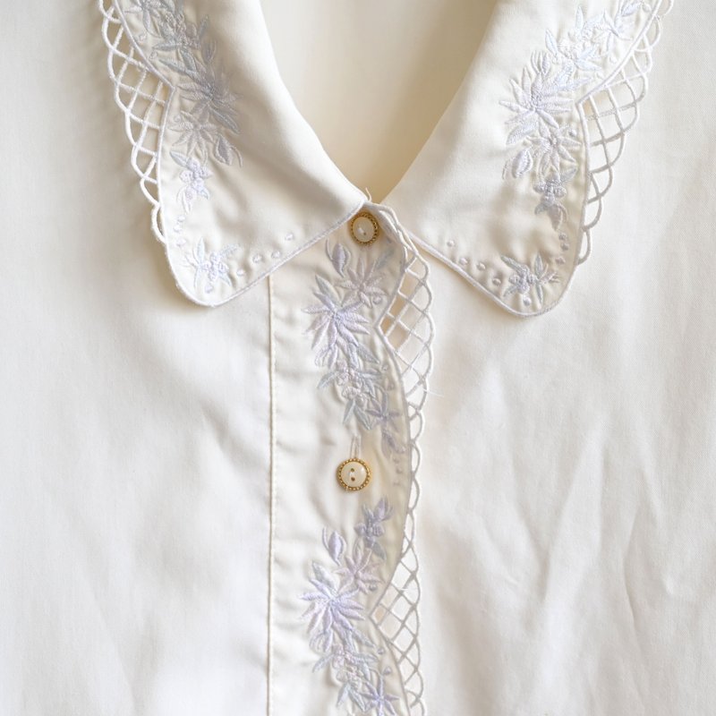 [Egg Plant Vintage] Snow Mountain Carved Embroidery Short Sleeve Vintage Shirt - เสื้อเชิ้ตผู้หญิง - ไฟเบอร์อื่นๆ 