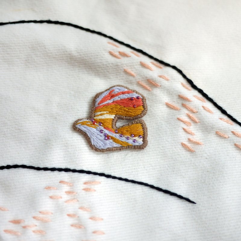[自由]手刺繍の正方形/鳥のブローチ - ブローチ - 刺しゅう糸 透明