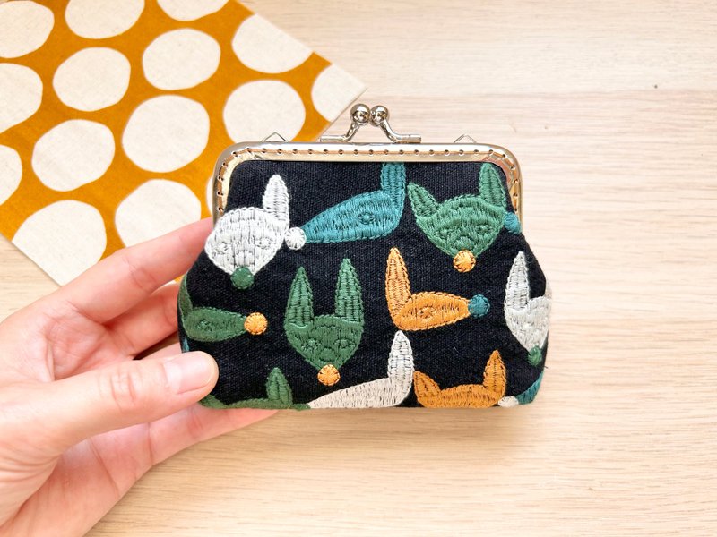 Hee hee Handmade Nordic Kiss Lock Bag Embroidered Fox - กระเป๋าใส่เหรียญ - ผ้าฝ้าย/ผ้าลินิน หลากหลายสี