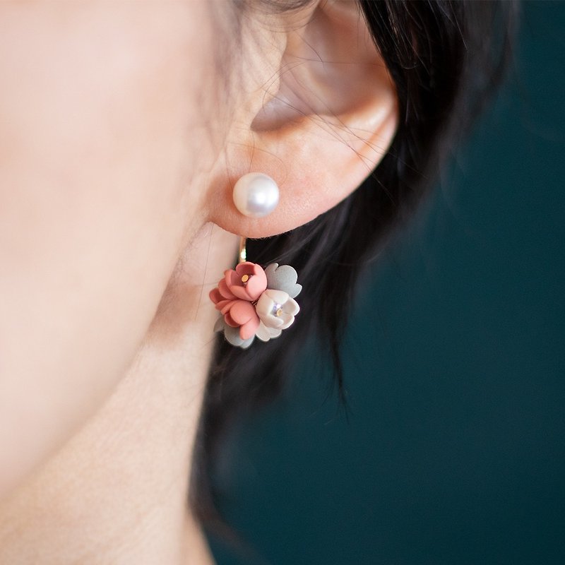 14KGF / 淡水珍珠和花朵耳環 / 耳夾 / 珊瑚粉 - 耳環/耳夾 - 珍珠 粉紅色