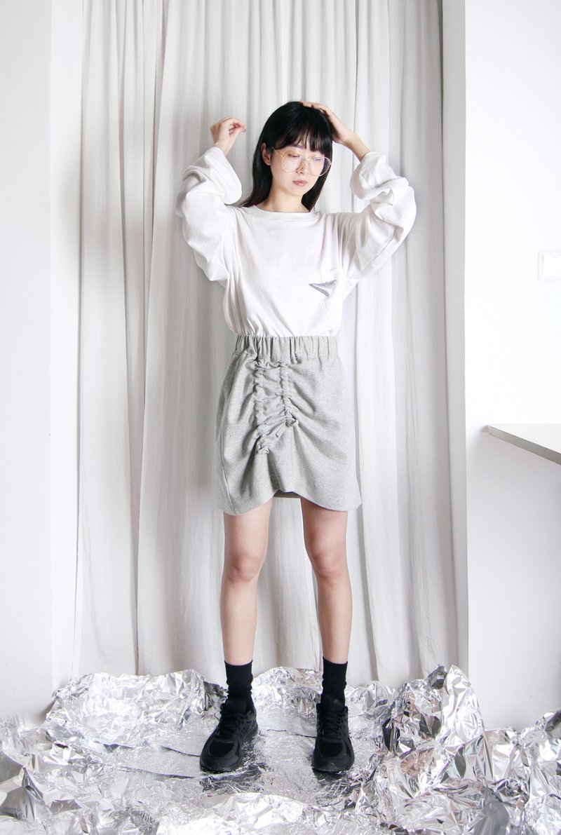 MAODIUL cat lost the sense of irregular design Korean street style autumn and winter thin light gray drawstring skirt - Skirts - Wool Gray