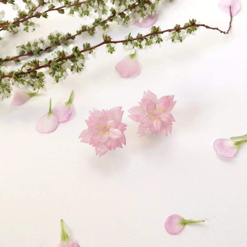 *Haku‧Neko* [桜花限定系列] 八重櫻多層花瓣淡淡粉紅櫻花珍珠耳托耳環 耳針 耳夾 - 耳環/耳夾/耳骨夾 - 植物．花 粉紅色