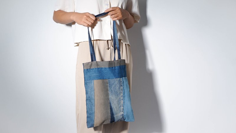 Upcycling denim Tote bag - กระเป๋าแมสเซนเจอร์ - ผ้าฝ้าย/ผ้าลินิน 