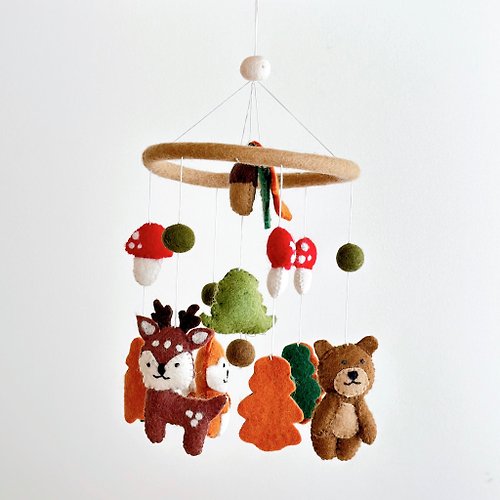安選物羊毛氈 Ganapati Crafts Co. 羊毛氈嬰兒床吊飾 - 森林動物