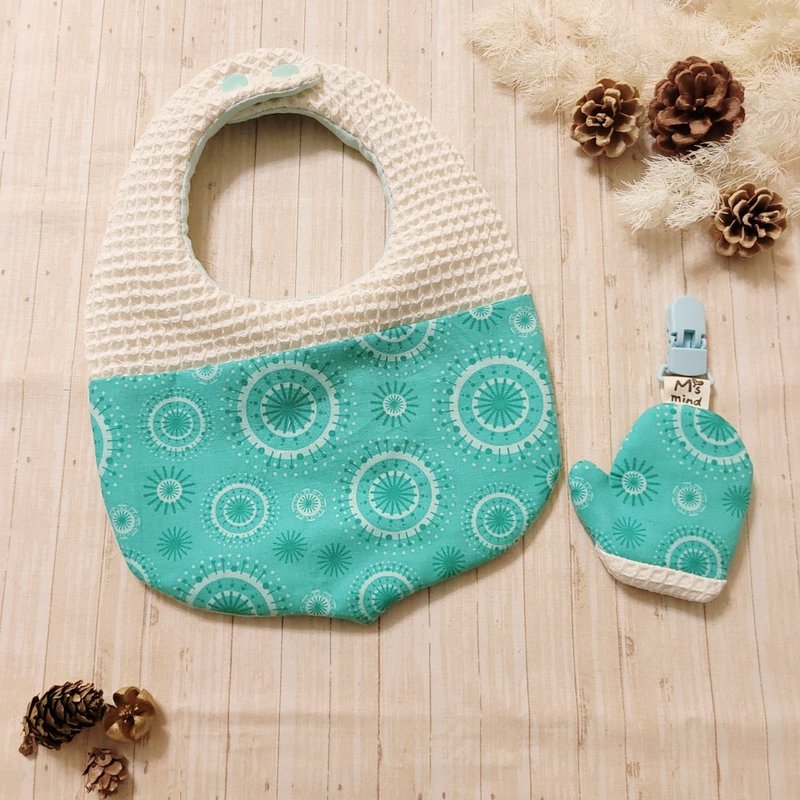 Christmas spirit and winter atmosphere/ green set of spliced ​​bib shape peace charm bag - ของขวัญวันครบรอบ - ผ้าฝ้าย/ผ้าลินิน 