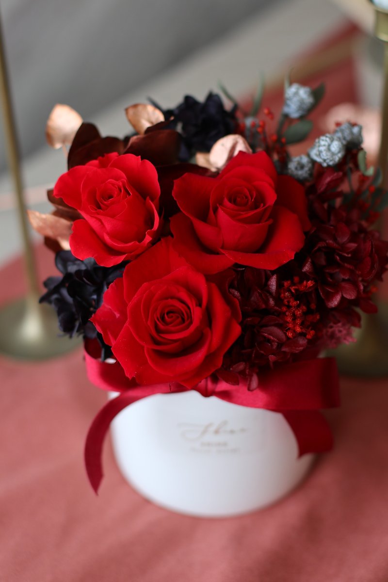 Classic red and white porcelain pot flowers can be customized - Dried Flowers & Bouquets - Plants & Flowers Red