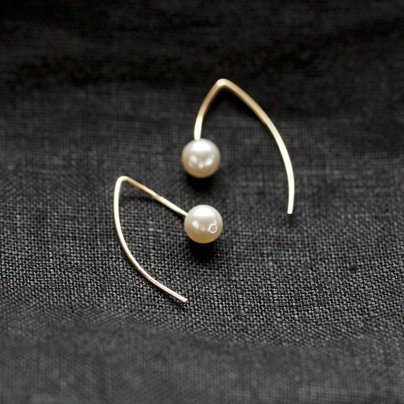 14kgf Swarovski Pearl Petit pierced earrings 【gift box】 - 耳環/耳夾 - 貴金屬 白色