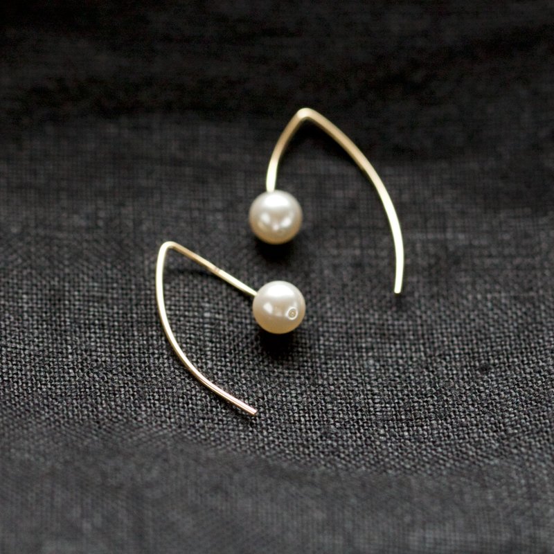 14kgf Swarovski Pearl Petit pierced earrings 【gift box】 - 耳環/耳夾/耳骨夾 - 貴金屬 白色