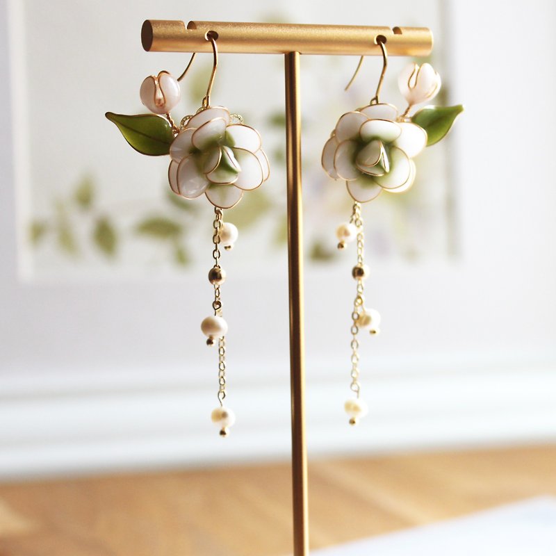 [Elegant Jasmine] Jasmine earrings handmade Bronze resin small pearl earrings / Clip-On - Earrings & Clip-ons - Resin White