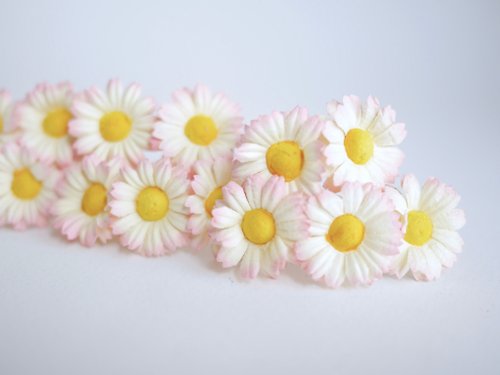 makemefrompaper Paper Flower, 25 pieces DIY small daisy flower size 3 cm., peach brush color