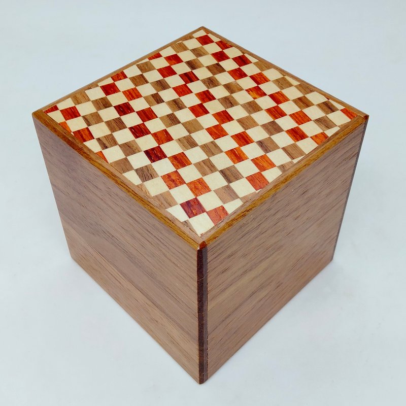 18-step Ichimatsu/Walnut 8.5cm/3.3inch Cube Japanese puzzle box by Hiroyuki Oka - อื่นๆ - ไม้ 