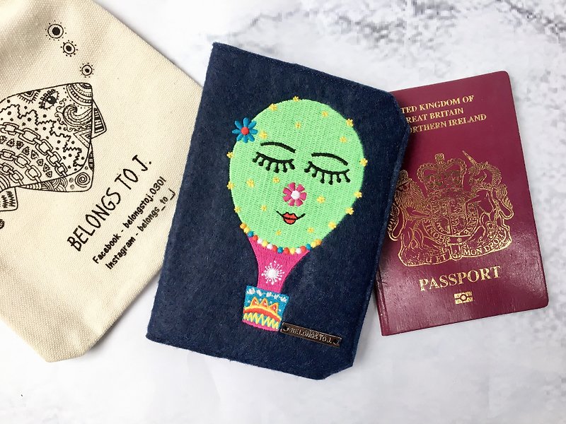 J.イラストレーターXに刺繍されたパスポートケース/パスポートクランプ - 優雅なサボテンジュリー - パスポートケース - 刺しゅう糸 ブルー