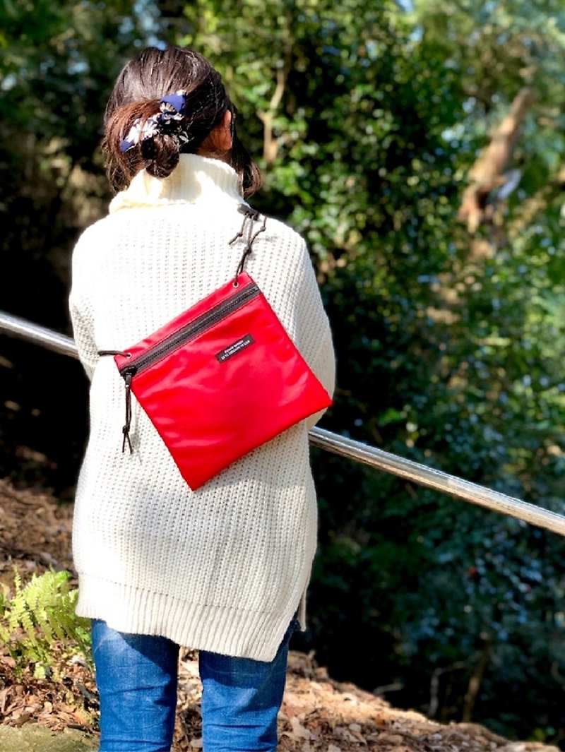 男前ミニサコッシュバッグ　防水仕様　赤 - 側背包/斜孭袋 - 其他人造纖維 紅色