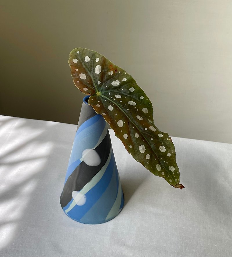 Nerikomi Cone Vase in two colors - เซรามิก - เครื่องลายคราม 