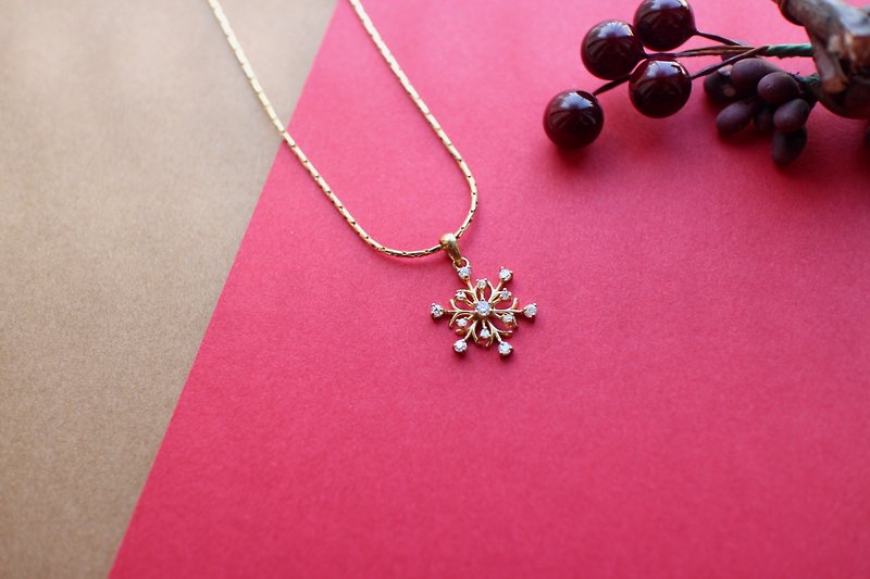 Christmas snowflakes- zircon brass handmade necklace - สร้อยคอ - ทองแดงทองเหลือง สีทอง
