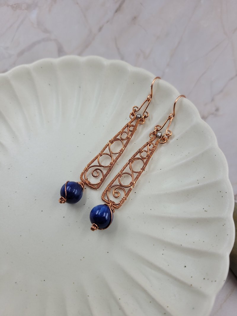 Sapphire copper hand-wound ethnic style long earrings - ต่างหู - ทองแดงทองเหลือง 