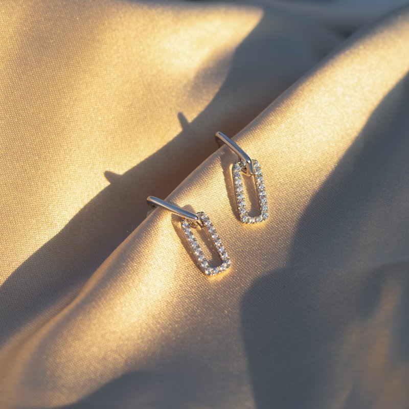 光的方框 純銀鋯鑽耳環 精緻鑲嵌 垂墜耳環 - 耳環/耳夾/耳骨夾 - 純銀 