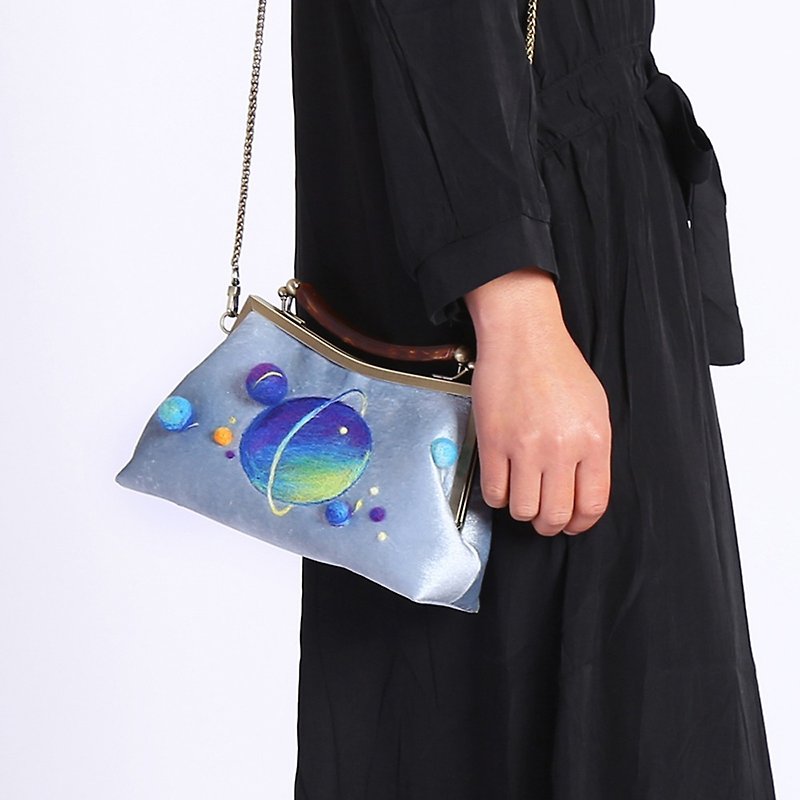 轲Artificial material Handmade gold bag Ms. Packet Felt Stereo Starry bag Shoulder Diagonal Portable Retro Leisure - Messenger Bags & Sling Bags - Other Materials 