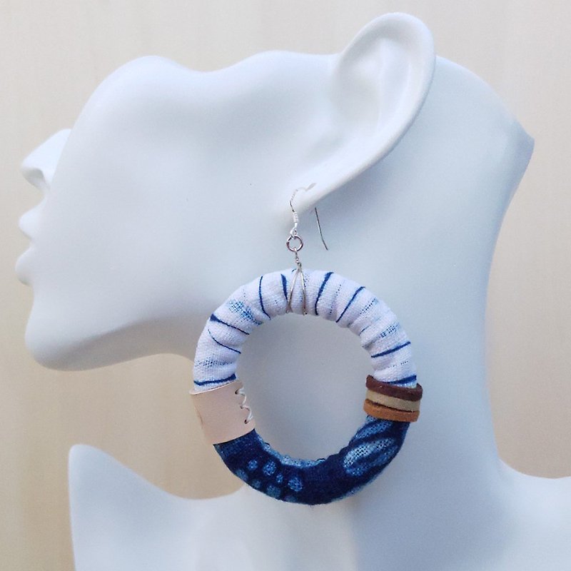 染飾  藍染手工製925純銀耳環 // 單只販售 - 耳環/耳夾 - 棉．麻 