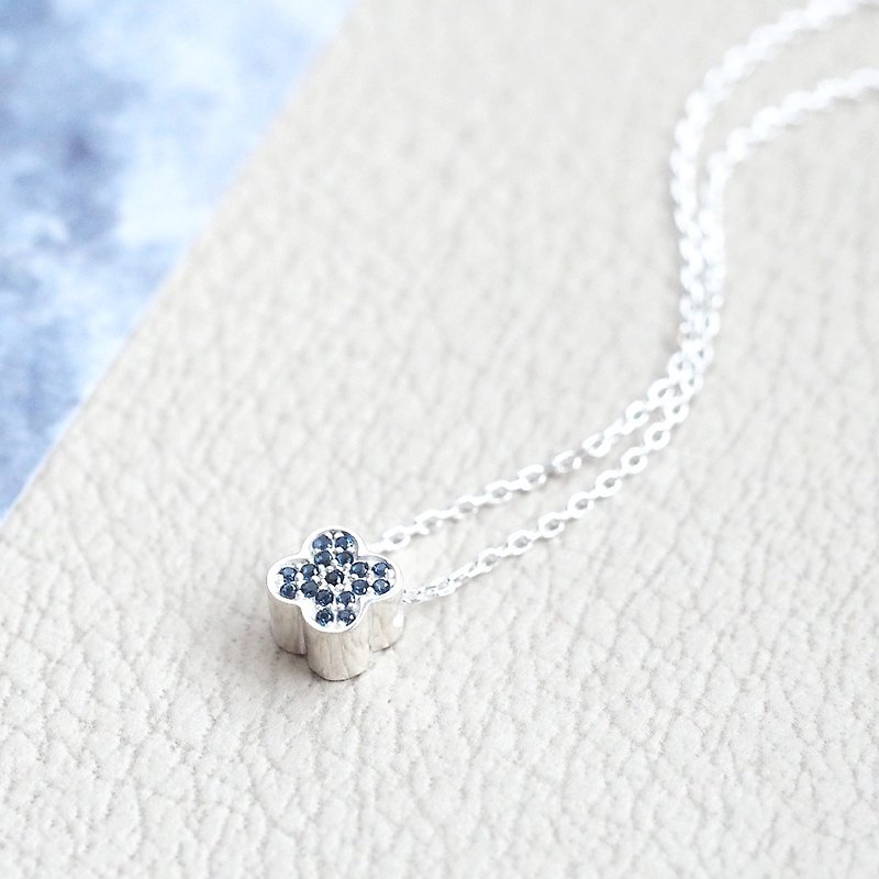Sapphire clover necklace Silver 925 - สร้อยคอ - โลหะ สีน้ำเงิน