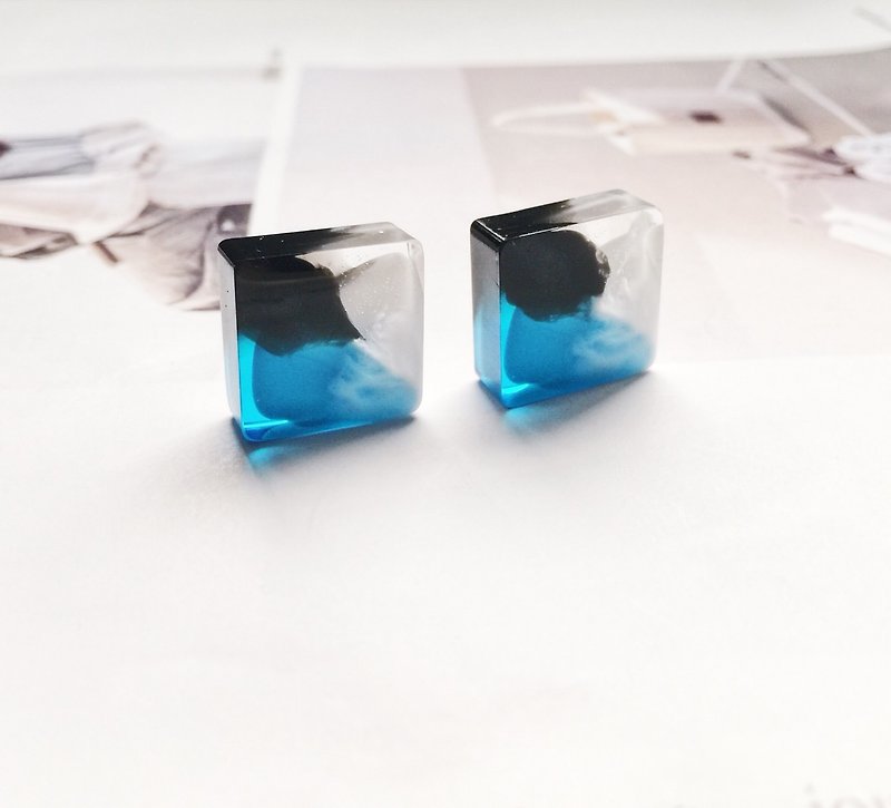 La Don - 耳環 - 渲染 - 厚方 白藍黑 耳針 - 耳環/耳夾 - 壓克力 藍色