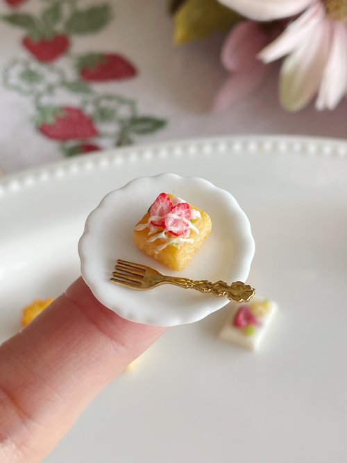 苺のアフタヌーンティー ピアス　ミニチュア　可愛い 苺のアフタヌーンティー ピアス ミニチュア 可愛い いちご