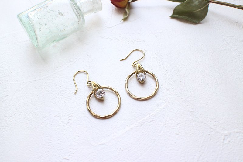 Circle love-Brass zircon earrings - ต่างหู - ทองแดงทองเหลือง สีทอง