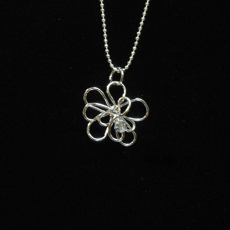 【Small Flower Diamond】-Flower/Knitted Gold Wire Braid/Swarovski Crystal Necklace - Necklaces - Other Metals 