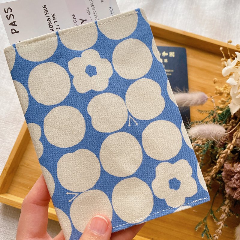 護照套 Passport Holder 護照夾 護照收納 藍天白雲款 - 護照夾/護照套 - 棉．麻 