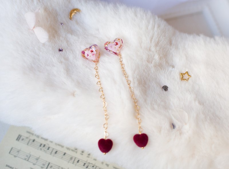 Valentine's Day Venus Love Chain Pink Love Hair Ball Dry Flower 2way Resin Earrings / Ear Clips - ต่างหู - เรซิน สึชมพู