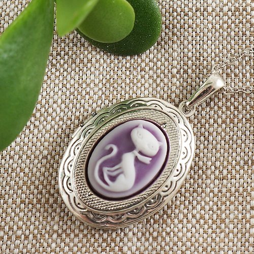 AGATIX Purple White Cat Kitten Cameo Silver Oval Photo Locket Pendant Necklace Jewelry