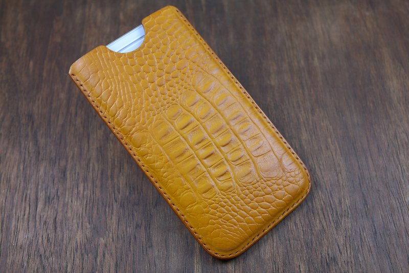 APEE leather handmade ~ plastic phone holster ~ crocodile leather pattern Ming Huang - อื่นๆ - หนังแท้ 