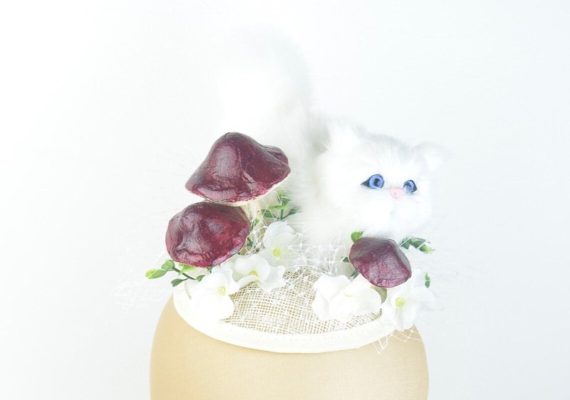 Headpiece Fascinator Cocktail Hat with Cute Furry Cat, Flowers, Mushrooms & Veil - 髮夾/髮圈 - 其他材質 白色