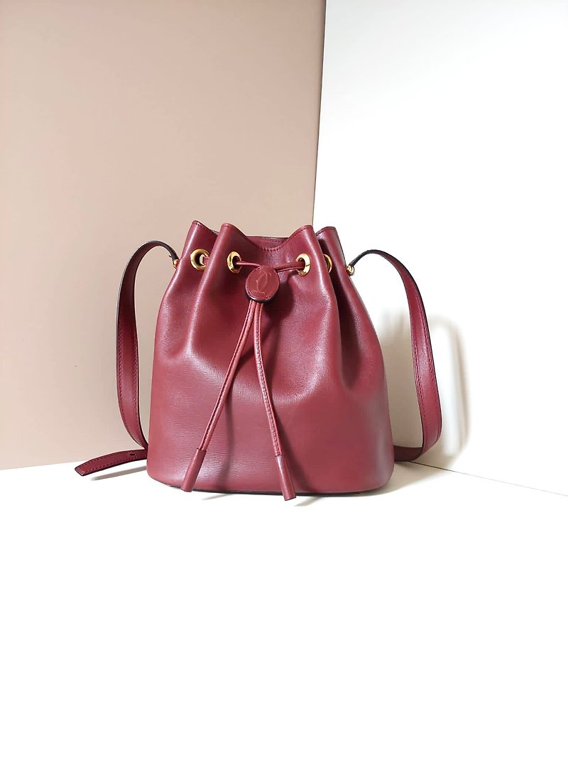 [LA LUNE] Second-hand Cartier burgundy one-shoulder side cross-body drawstring small bag bucket handbag - กระเป๋าแมสเซนเจอร์ - หนังแท้ สีแดง