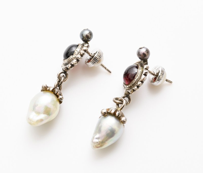 CP241 (Garnet / Baroque Pearl / Freshwater Pearl) - ต่างหู - โลหะ สีเงิน