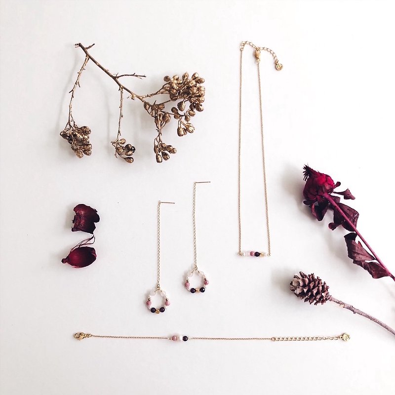 wreath. Love natural stone design necklace Rose Quartz/Garnet/Pearl - Necklaces - Semi-Precious Stones 