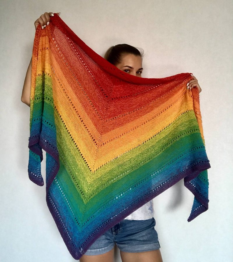 Gradient shawl Knit scarf Triangle scarf Gift for Mom Pride month gift 母親節 禮物 領巾 - Scarves - Wool Multicolor