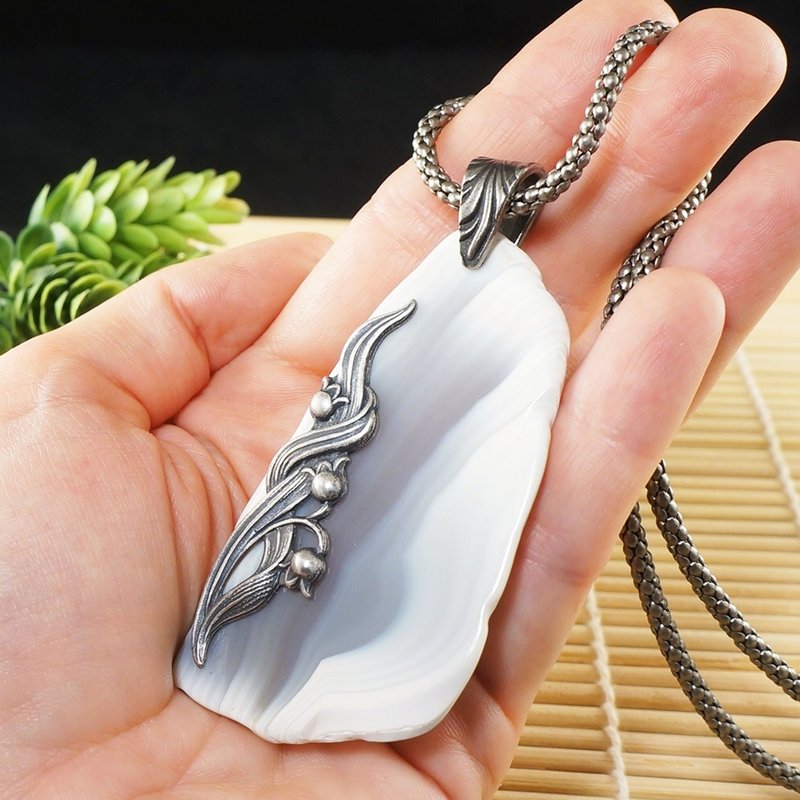 White Agate Slice Slab Silver Lily of the Valley Flower Pendant Necklace Jewelry - 項鍊 - 半寶石 白色