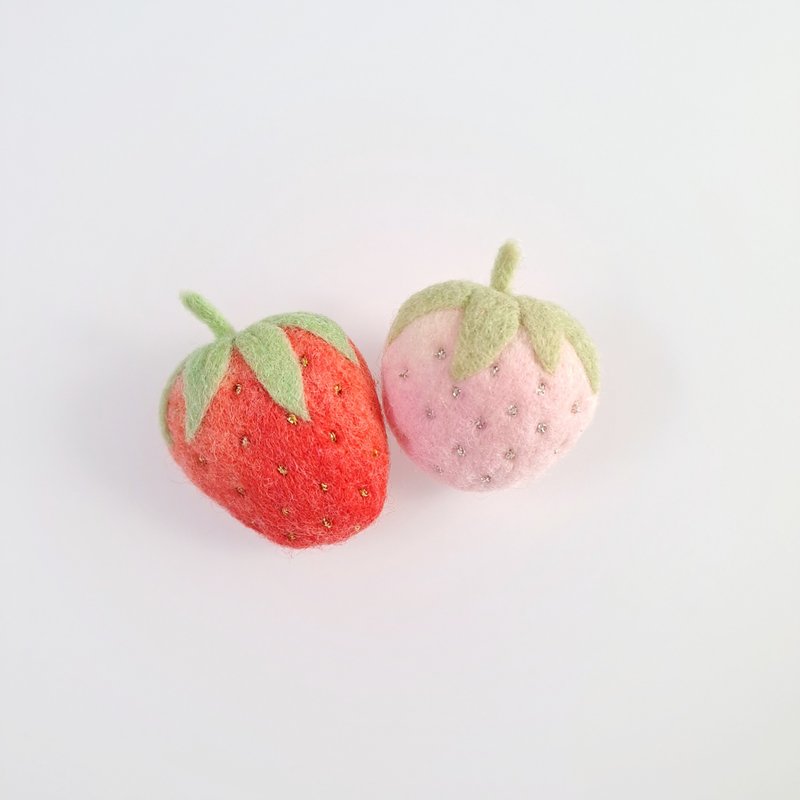 Wool felt strawberry straw pin - Brooches - Wool Multicolor