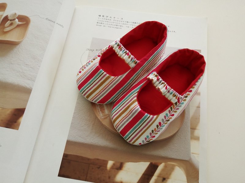 On red lines births gift birthday gift baby shoes 13/14 - Baby Gift Sets - Cotton & Hemp Red