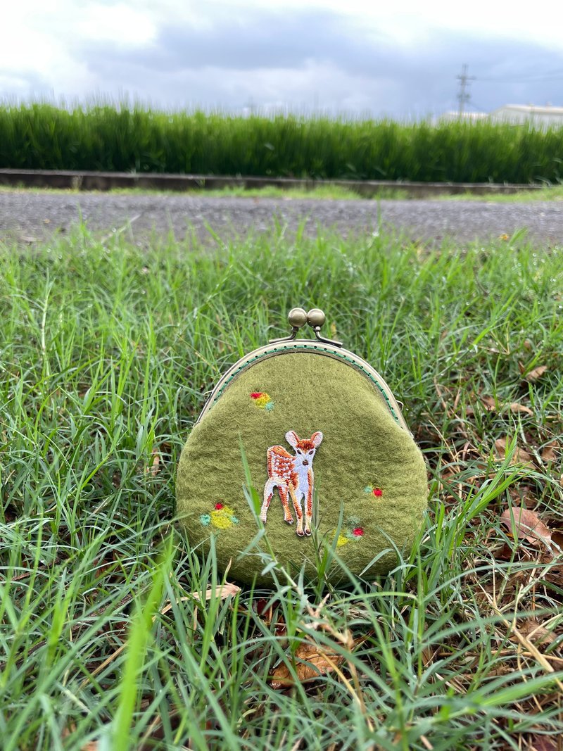 踏青小鹿 梅花鹿 口金包 - 零錢包/小錢包 - 羊毛 