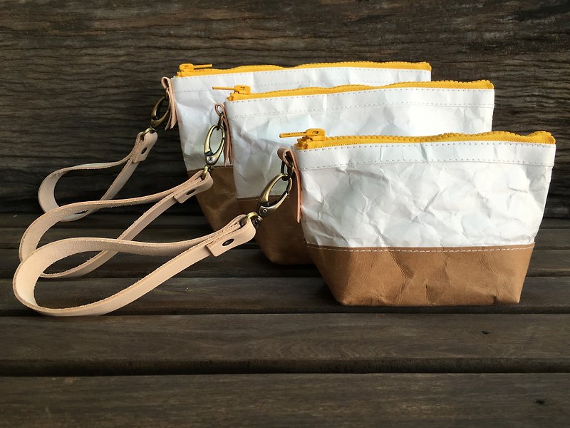 手拿包 Cospack : Tyvek and Kraft paper bag 化妝包/收納袋/防水 /抗撕破 /牛皮紙 - กระเป๋าเครื่องสำอาง - กระดาษ สีทอง