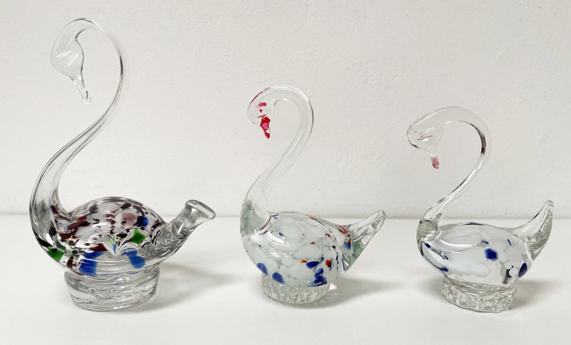 Murano - Set of 3 original Murano glass swans - ของวางตกแต่ง - แก้ว 