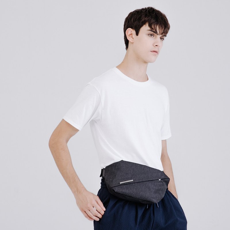 Urbanature - Radiant R0 Functional Chest Bag - Stone Black - กระเป๋าแมสเซนเจอร์ - วัสดุกันนำ้ สีดำ