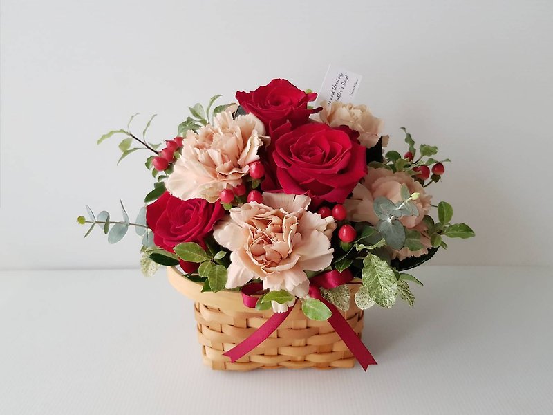 Flowers. Mother's Day. American retro. A basket with red roses and brown carnations. Welcome to all Taiwanese home delivery - Plants - Plants & Flowers Red