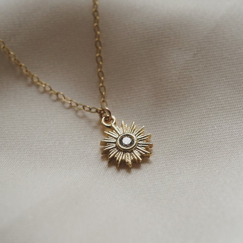 Sparkling Sun Necklace - Gold - สร้อยคอ - เครื่องเพชรพลอย สีทอง