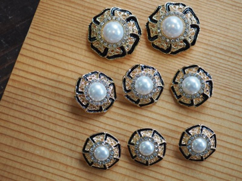 46019 Limited quantity Back hole 24mm 2 pearl metal buttons Black - Other - Other Materials Black