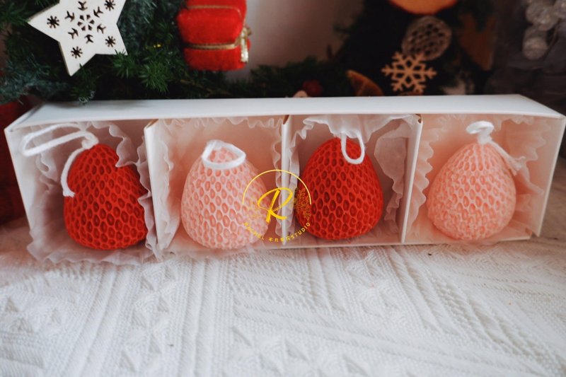 Christmas gift winter strawberry scented candle (color and fragrance can be customized) - เทียน/เชิงเทียน - ขี้ผึ้ง 