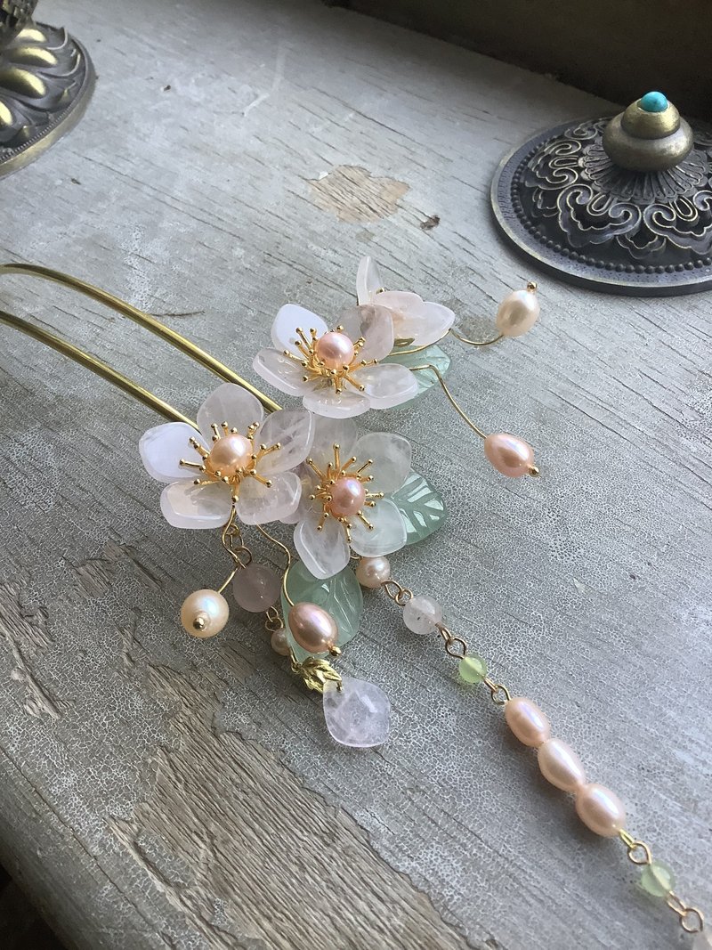 Meow handmade ~ natural pink crystal flower hairpin - Hair Accessories - Other Materials Pink